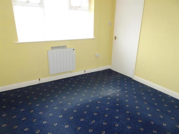 DOUBLE BEDROOM