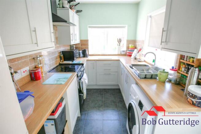 FITTED KITCHEN