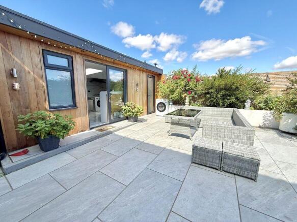 Garden & Outbuilding
