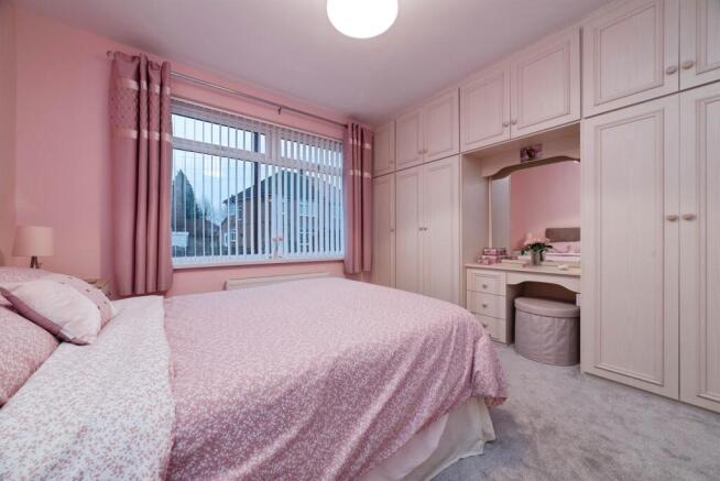 2 bed Semi-Detached Bungalow for sale Image 8