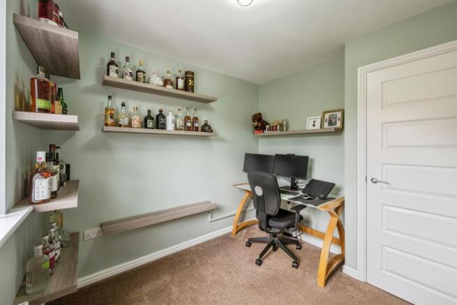 4 bed Semi-Detached for sale Image 12