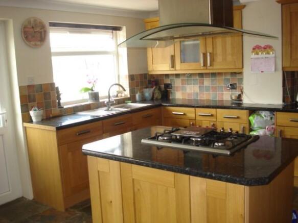 FITTED KITCHEN