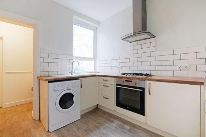 2 bed Terraced to rent Image 4