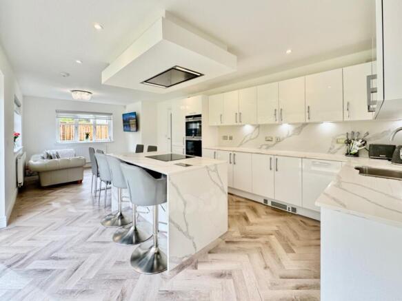 Cairnmaith, Erskine dining kitchen