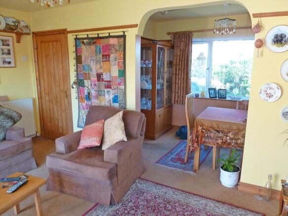 Arch to dining area