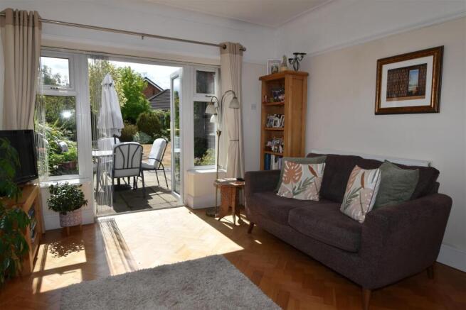 Westminster Drive, Wrexham photo 5