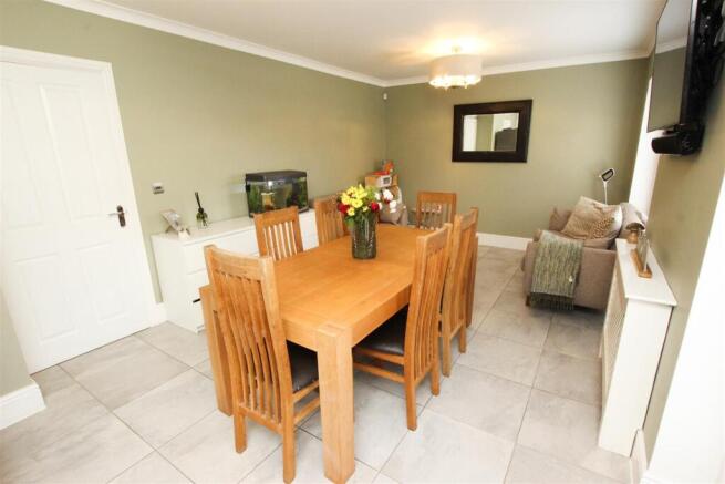 5 bed Detached for sale Image 5