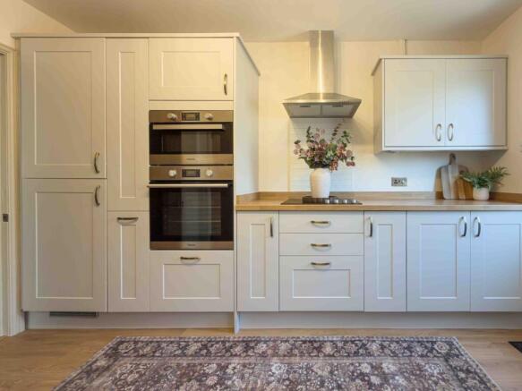 4 bed Detached Bungalow for sale Image 7