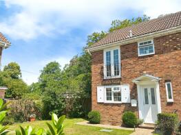 16, Oaks Close, East Cowes PO32 6EH