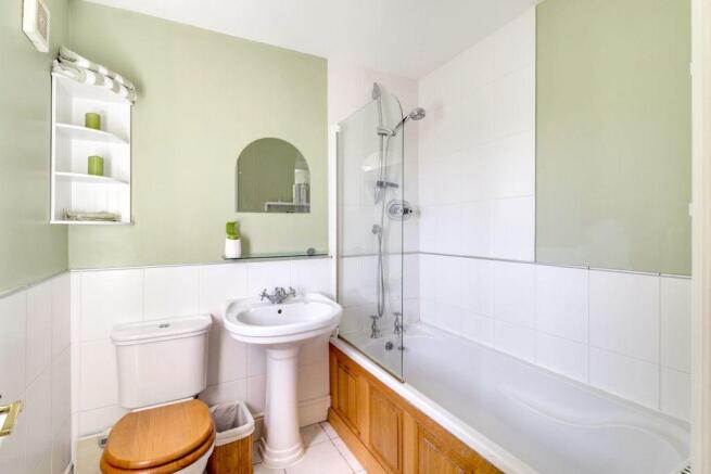 Ensuite to Bed 2