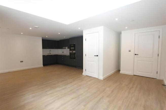 2 bed Apartment to rent Image 8