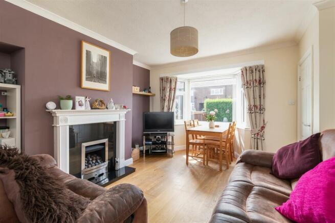 SITTING/DINING ROOM