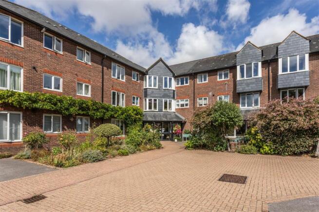 34 Greyfriars Court2.jpg