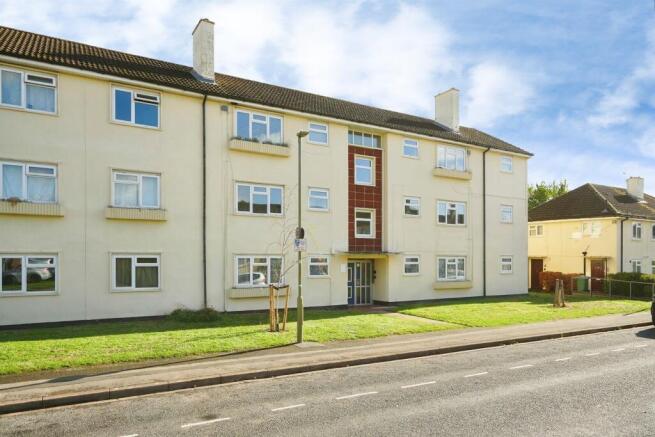 2-bed flat on Warren Crescent, Headington, Oxford, £285,000
