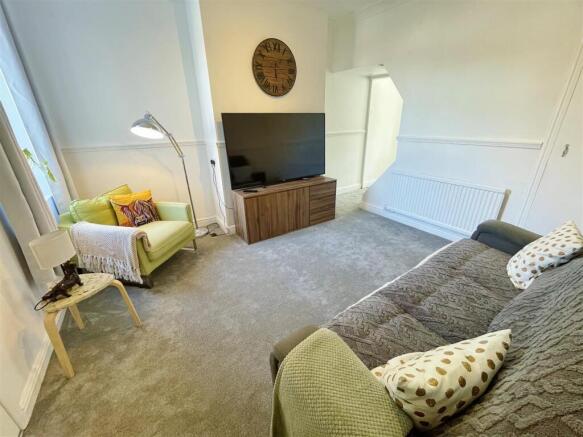 2 bed End of Terrace to rent Image 7