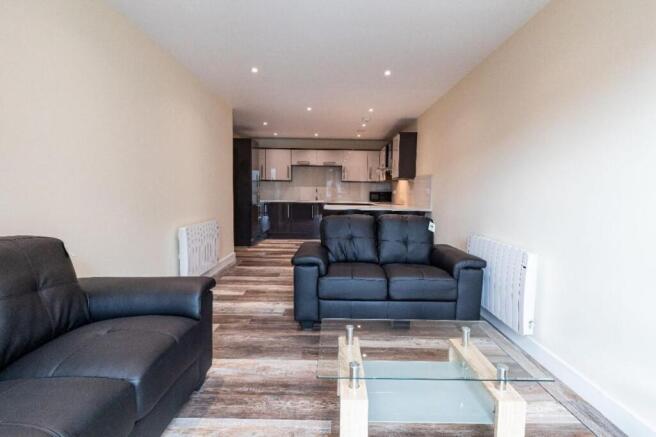 3 bed Flat to rent Image 4