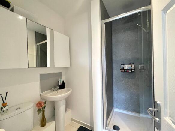 2 bed Flat for sale Image 11