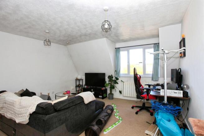 Hadrians Court, Peterborough photo 3