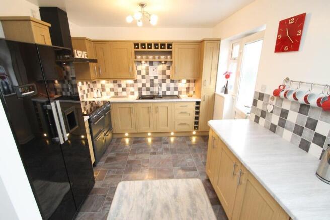 KITCHEN/DINING ROOM