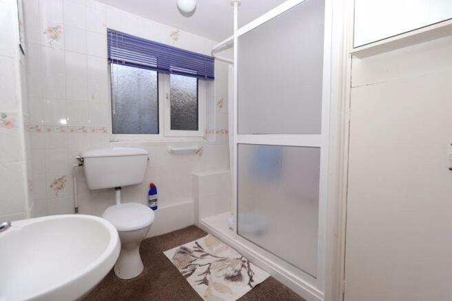 Bathroom (Ground Floor)