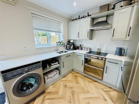 3 bed Semi-Detached for sale Image 6