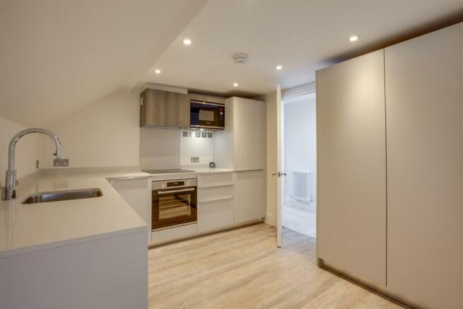 Flat 8, Burleighfield House, HP10 9RF-6.jpg