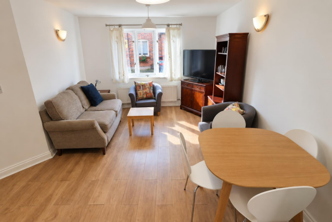 LIVING/DINING ROOM