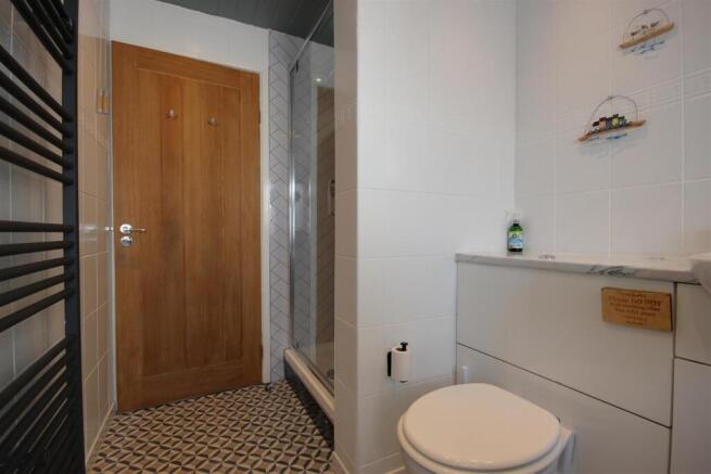BATHROOM/W.C.