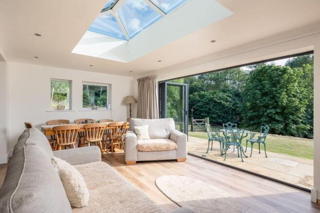 4 bed Detached for sale Image 10