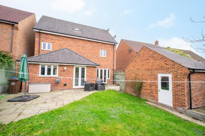 Lancaster Way, Pitstone, Leighton Buzzard photo 4