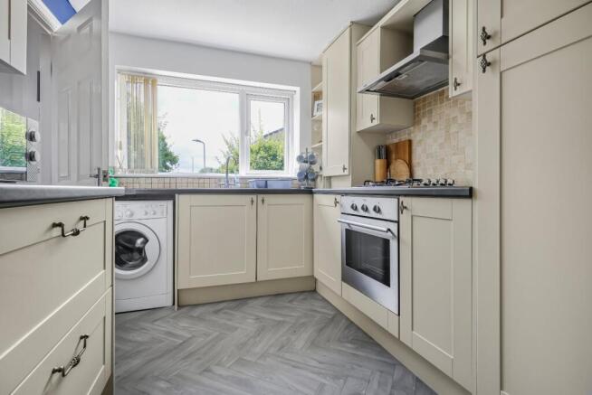 4 bed Detached for sale Image 7