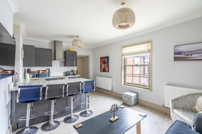 2 bed Apartment for sale Image 6