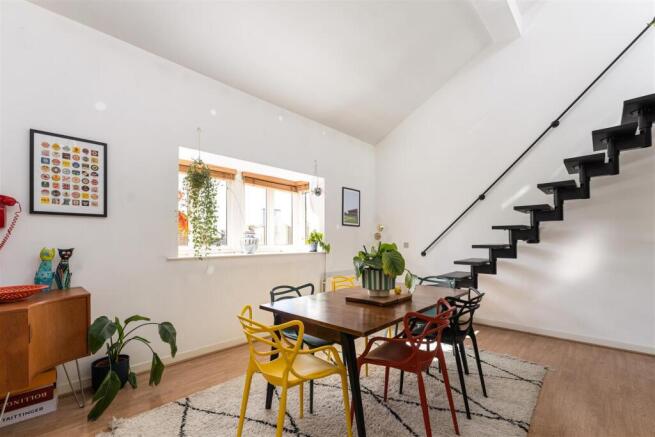 Menai Place, E3