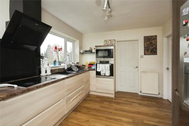 4 bed Detached for sale Image 9