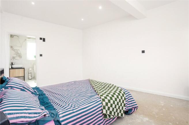 5 bed Detached Bungalow for sale Image 12