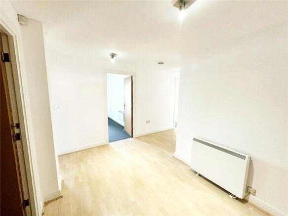 3 bed Apartment for sale Image 7