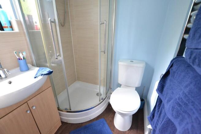 En-suite shower r...