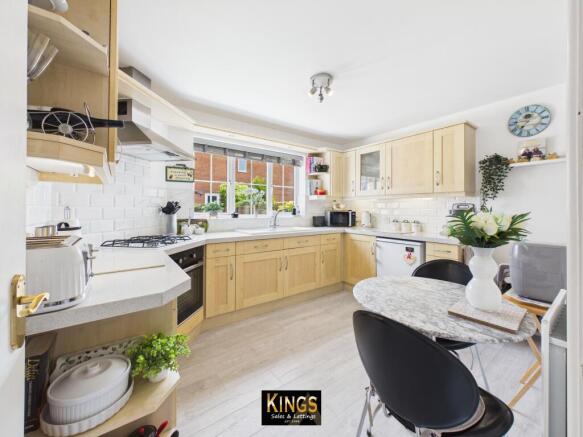 4 bed Detached for sale Image 11