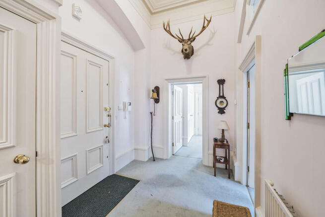 2 bed Apartment to rent Image 5