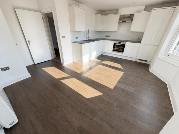 Flat 2 Regent Gate - Lounge.png