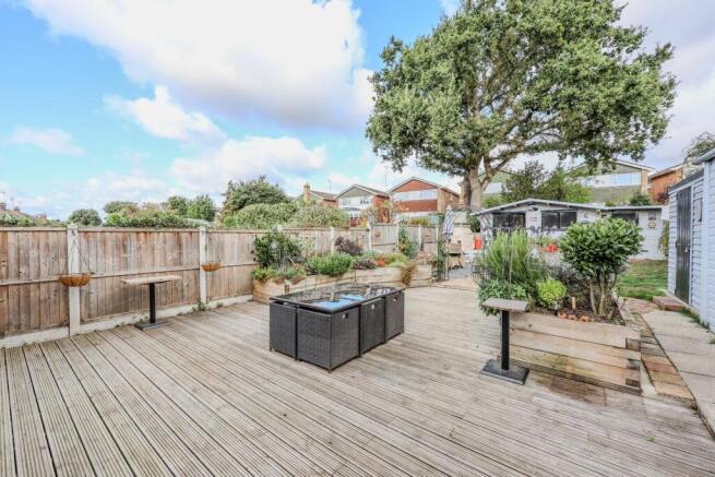 Eastwood Park Drive, Leigh-On-Sea photo 4
