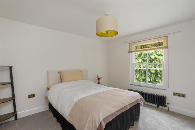 3 bed Terraced for sale Image 10