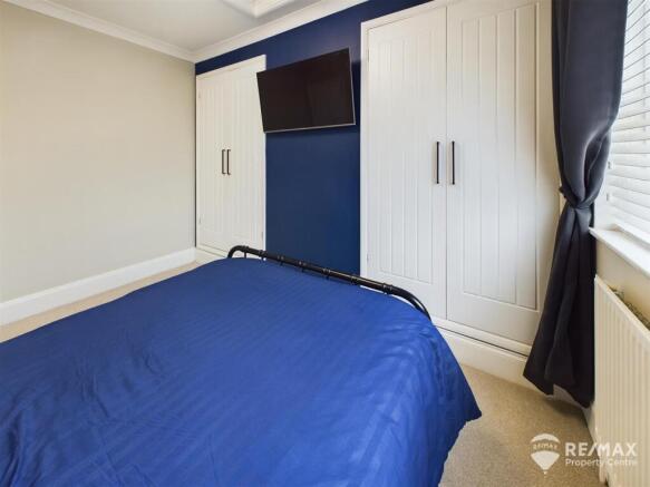 Bedroom 1 (2).jpg