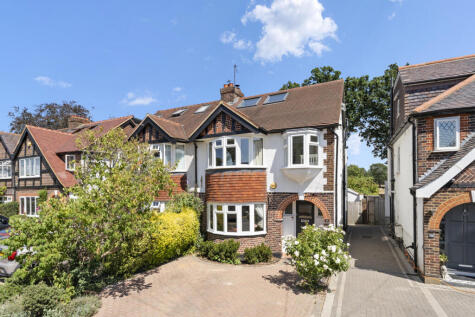 Hampton Court Avenue, East Molesey