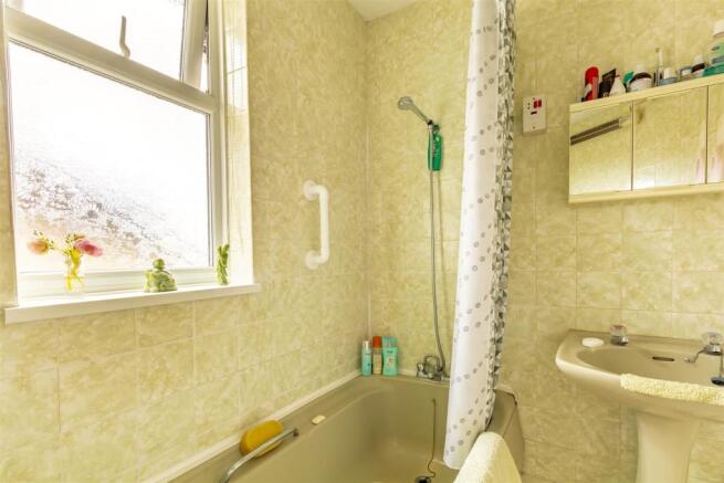 Bathroom (5)-HDR copy.jpg