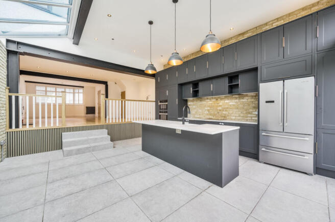 1347707-7-68b719b...