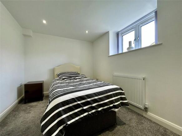 4 bed Town House for sale Image 8