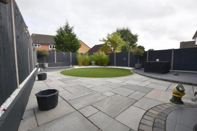 REAR ENCLOSED GARDEN