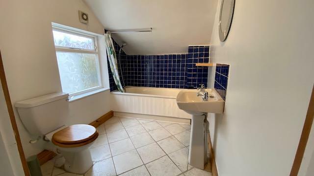Bathroom 1.jpg