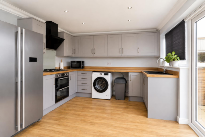 3 bed Semi-Detached for sale Image 4
